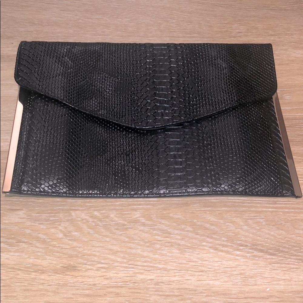 BLACK CLUTCH